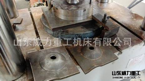 使用油壓機(jī)制造出的錨桿托盤的實(shí)例