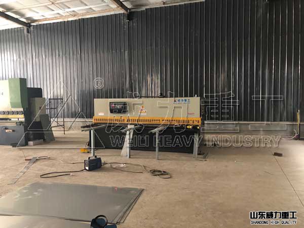 液壓擺式剪板機不銹鋼水箱板加工設(shè)備之一